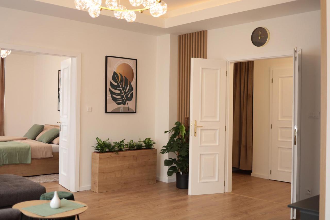 Apartament Beautiful And Stylish 2 Bedroom In The Center And In The Pedestrian Zone